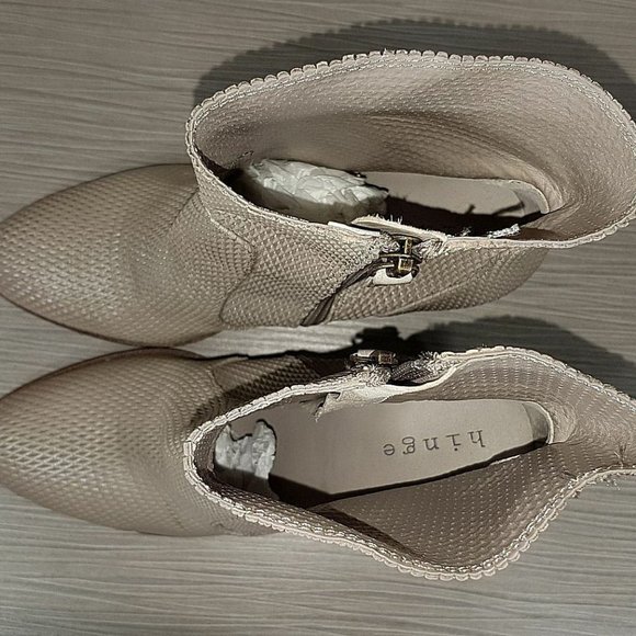Hinge Daphne Bootie, Light Grey Leather, Womens Size 8 & 9 - Picture 8 of 9